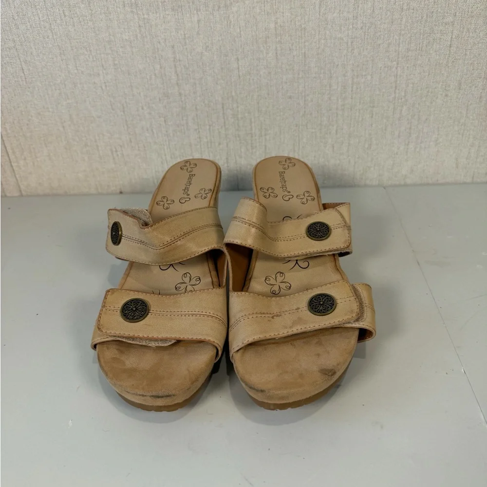 Baretraps  Winona And Women Wedge Size 10 Color Tan‎